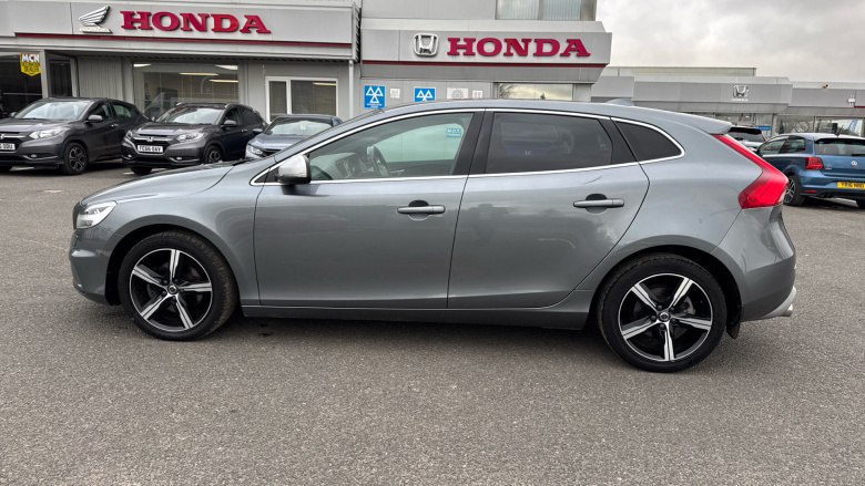 Volvo V40 T2 [122] R DESIGN Edition 5dr Petrol Hatchback